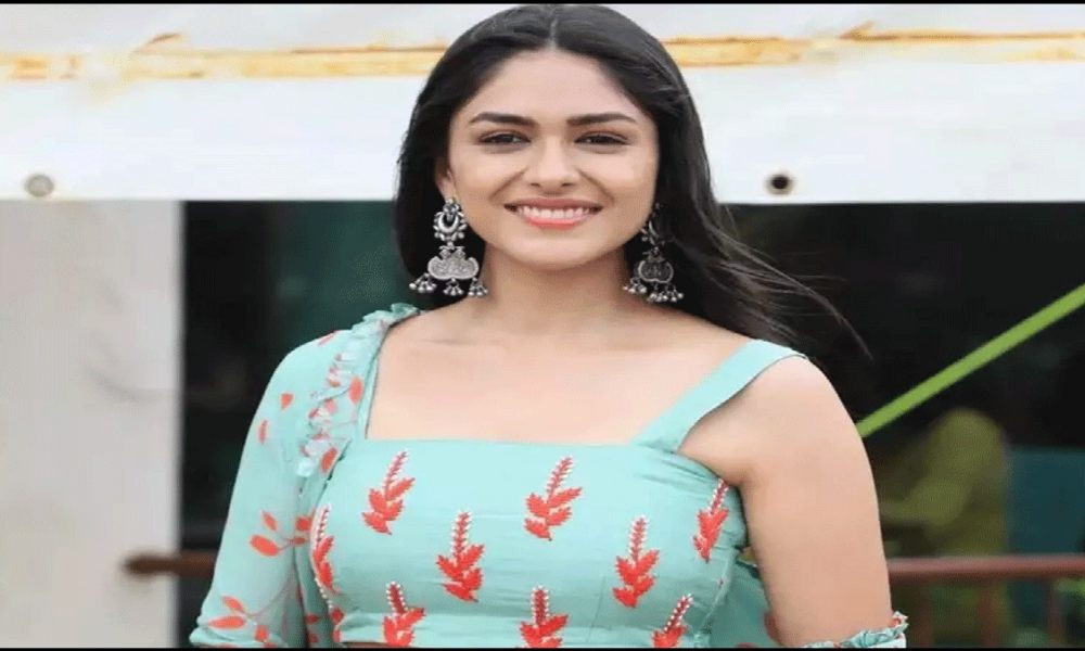 Mrunal Thakur: मृणाल ठाकुर के लिए लकी चार्म साबित हुआ 2022, एक्ट्रेस ने जाहिर की अपनी खुशी