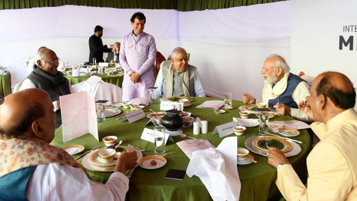 Fat Grain Year: संसद में जारी नोकझोंक के बीच सत्तापक्ष से लेकर विपक्षी दलों के नेताओं ने साथ बैठकर किया भोजन, PM मोदी ने फैट ग्रेन लंच की तस्वीर की शेयर