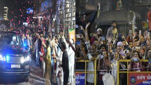 Gujarat Election: PM मोदी के रोड शो में उमड़ा जनसैलाब, मोदी-मोदी के नारों से गुंजयमान हुआ गुजरात, देखिए तस्वीरें