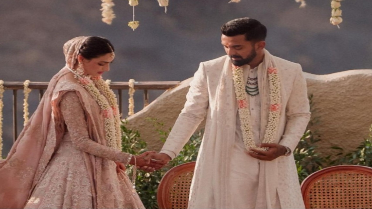 KL Rahul-Athiya Shetty Wedding : आथिया शेट्टी और केएल राहुल ने शेयर की अपनी शादी की पहली तस्वीर, दोनों की बॉन्डिंग देखकर हर कोई कर रहा तारीफ