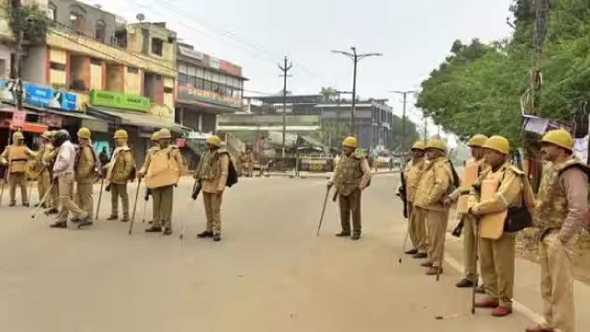 Riot In Aligarh: यूपी के अलीगढ़ को दंगों की आग में जलाने की कोशिश, एक समुदाय के लोगों ने बाइक सवारों को पीटा, पथराव और फायरिंग