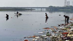 Yamuna River: केजरीवाल सरकार ने एक बार फिर दी यमुना को साफ करने की डेडलाइन, पहले 2 बार किया था वादा, लेकिन नदी में बढ़ा प्रदूषण