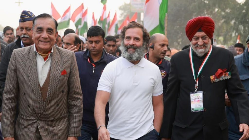 general deepak kapoor and rahul gandhi 1