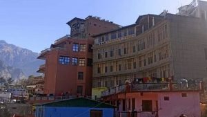 Joshimath: जोशीमठ में बारिश से बिगड़ सकते हैं हालात, 2 होटलों को गिराने की तैयारी, सीएम धामी का अहम एलान- बाजार दर से देंगे मुआवजा