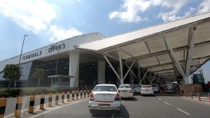 Pee Case In IGI: अब दिल्ली के आईजीआई एयरपोर्ट पर नशे में यात्री ने कर दी पेशाब, लोगों से गालीगलौज के बाद गिरफ्तार