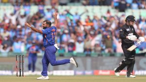IND VS NZ: भारत ने न्यूजीलैंड को बुरी तरह हराया, 8 विकेट से चखाया हार का स्वाद, सीरीज में 2-0 से बनाई बढ़त