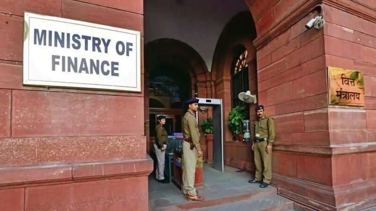 Delhi: वित्त मंत्रालय की सुरक्षा में सेंध, डाटा एंट्री ऑपरेटर पकड़ा गया, बजट से पहले जासूसी का शक