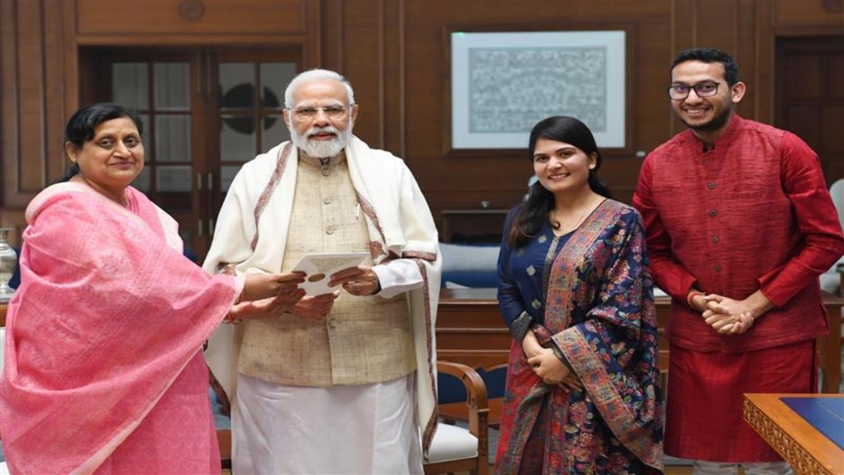 Ritesh Agarwal : विवाह के बंधन में बंधने जा रहे OYO के फाउंडर रितेश अग्रवाल, PM मोदी को दिया शादी का कार्ड, किया इनवाइट