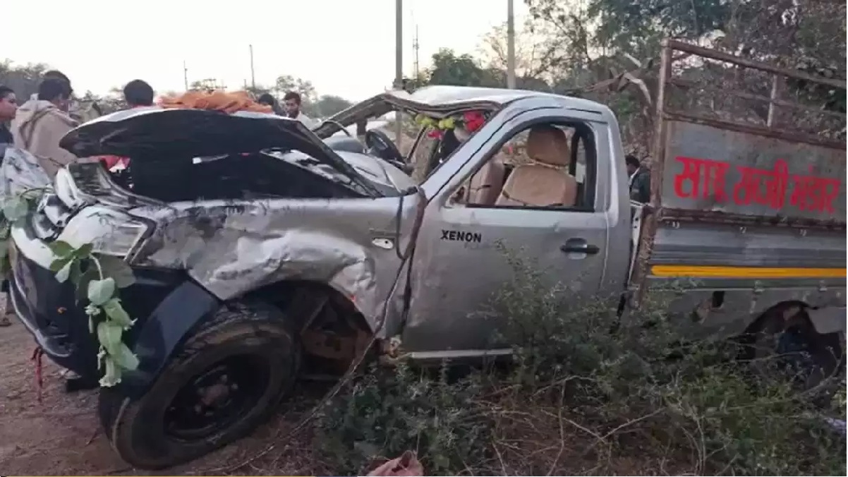 Chhattisgarh Road Accident: छत्तीसगढ़ में ट्रक और पिकअप के बीच जोरदार टक्कर, भिड़ंत में एक ही परिवार के 11 लोगों की गई जान