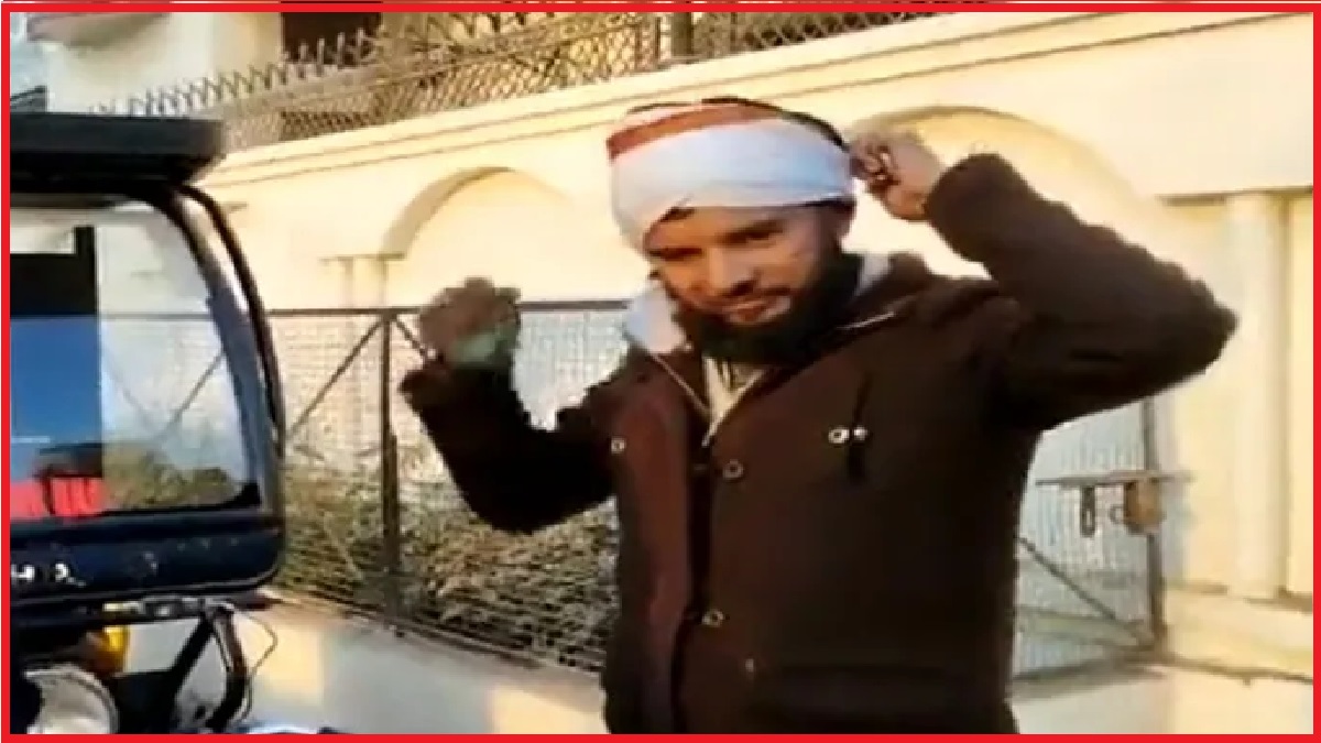 VIDEO: तिरंगे से रिक्शा पोंछने वाले जितुल्लाह को योगी की पुलिस ने सिखाया कड़ा सबक, लिया ये बड़ा एक्शन