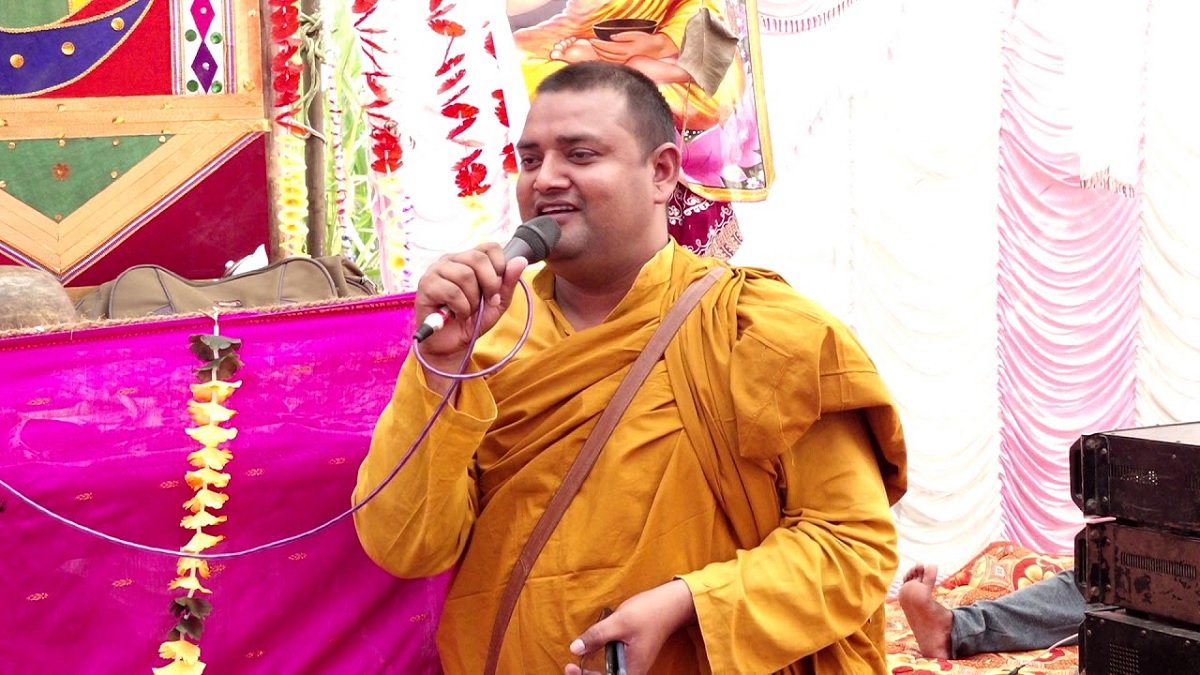 Video: सपा नेता स्वामी प्रसाद के कार्यक्रम में बौद्ध भिक्षु का विवादित बयान, कहा- 2025 तक हिंदुओं को बनाएंगे अल्पसंख्यक