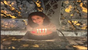 #UrmilaMatondkar: छम्मा छम्मा गर्ल का 49वां जन्मदिन आज, फिल्म रंगीला से फिल्मों में पाई सफलता