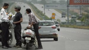 Delhi-Mumbai Expressway: एक्सप्रेसवे पर बाइक-स्कूटी ले जाना आपके लिए खड़ा कर सकता है मुश्किल, जानें पूरी डिटेल