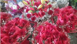 Valentine’s Day: वैलेंटाइन डे के मौके पर बढ़ लाल गुलाब के भाव, कीमत जानकर उड़ जाएंगे होश
