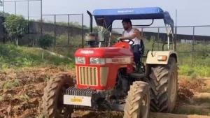 Dhoni Tractor Ride : कैप्टन कूल धोनी ने सोशल मीडिया पर शेयर किया ट्रैक्टर चलाते हुए वीडियो, फैंस बोले, ‘वाह क्या बात है..