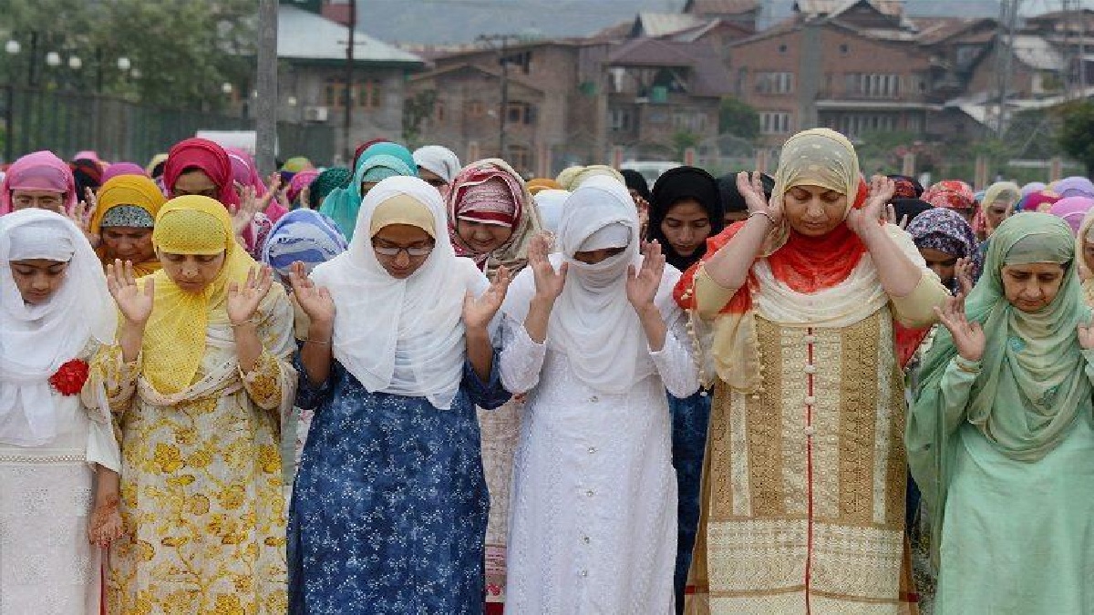 AIMPLB On Namaz: मुस्लिम महिलाओं को मिला बड़ा हक, पर्सनल लॉ बोर्ड ने कहा- मस्जिद में अदा कर सकती हैं नमाज