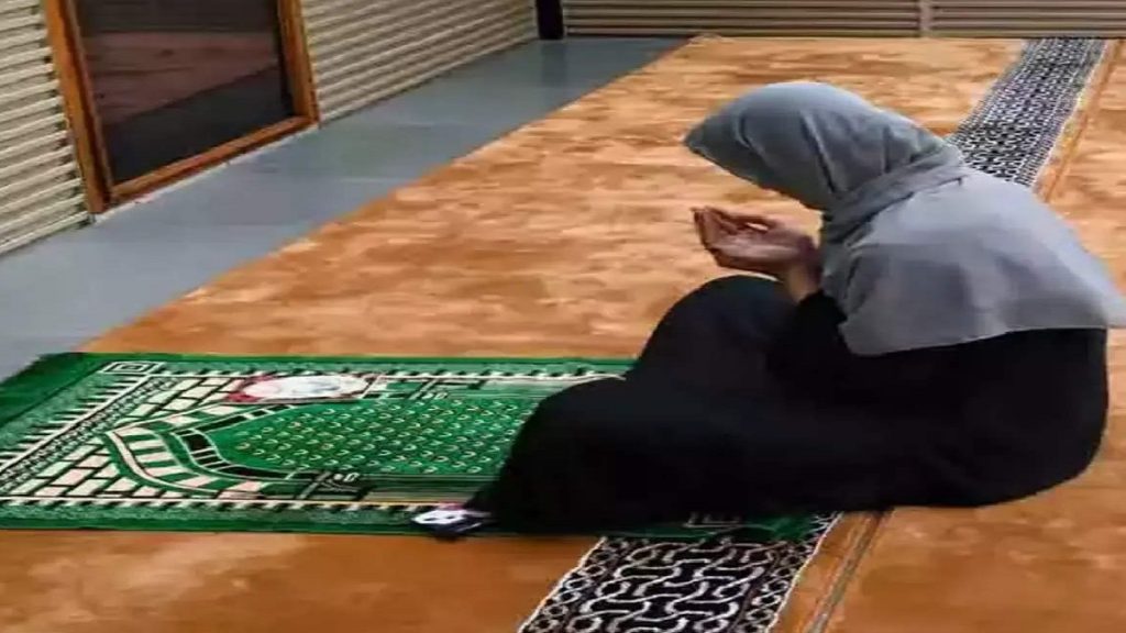 muslim women namaz