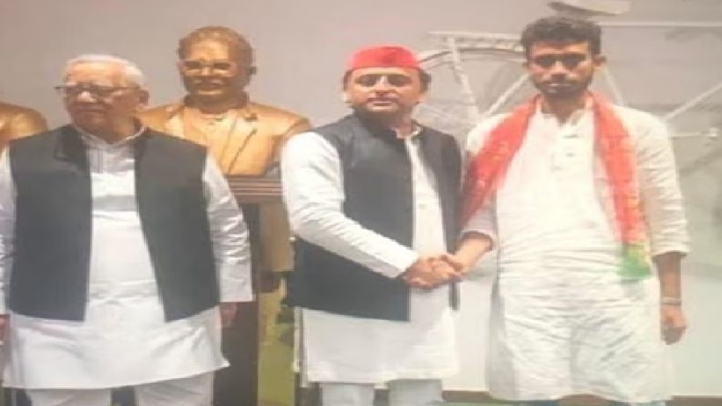 umesh pal murder accused sadaqat with akhilesh yadav