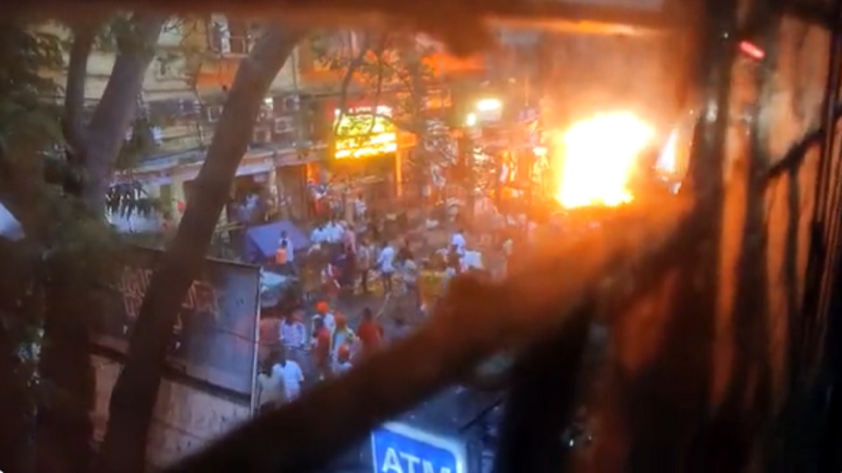 West Bengal: रामनवमी के मौके पर बंगाल में तनाव का माहौल, हावड़ा में शोभायात्रा पर हुआ पथराव