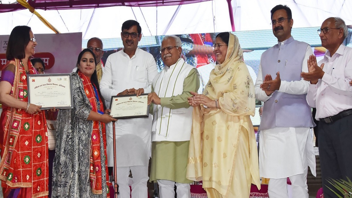 Haryana: अंतरराष्ट्रीय महिला दिवस पर बोले CM मनोहर- मेरी सफलता के पीछे मेरी मां का हाथ
