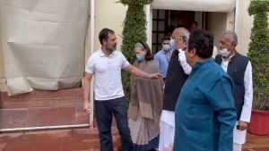Watch: ‘टच किया तो वो कहेंगे आपकी नाक पोंछ रहा हूं’, राहुल गांधी ने खड़गे से ऐसा क्यों बोला..