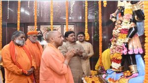 CM Yogi: सीएम योगी ने की श्रीकाली माता, भगवान श्रीगणेश व श्रीकालभैरव की मूर्ति की प्राण प्रतिष्ठा