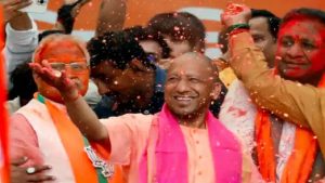 Uttar Pradesh: होली पर योगी सरकार ने प्रदेश की जनता को दिया ये तोहफा, सुनकर आप भी हो जाएंगे खुश
