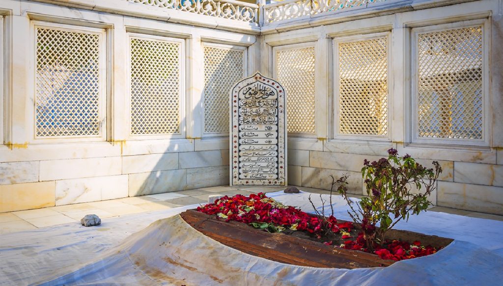 grave of mughal emperor aurangzeb