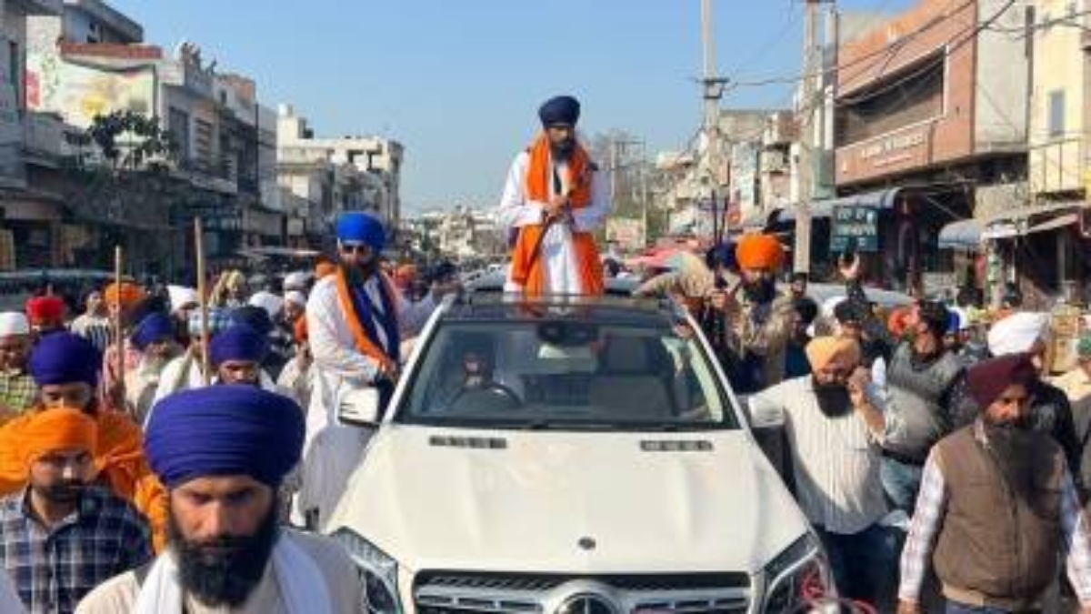 Amritpal Singh : जिस मर्सिडीज कार में घूम रहा है खालिस्तान समर्थक अमृतपाल, वो BJP नेता के नाम से रजिस्टर्ड? जानिए वायरल तस्वीर की कहानी