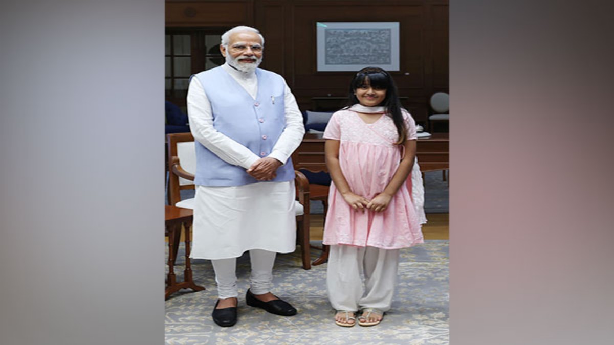 PM Modi : ‘ अरे ! आप तो बेहद ‘कूल’ हैं… 10 वर्षीय बच्ची ने पीएम मोदी से मुलाकात कर उन्हें बताया ‘आजोबा’, जानिए क्या है इसका मतलब?