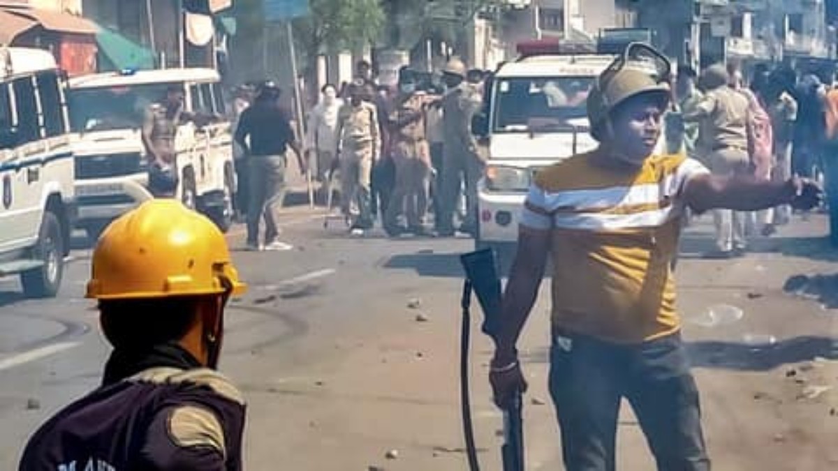 Ramnavami Violence : रामनवमी के दिन 3 राज्यों में भड़क उठी हिंसा, आगजनी, पथराव के बीच पुलिस की कार्रवाई में 130 से ज्यादा लोग गिरफ्तार