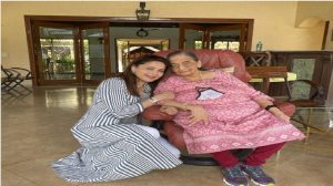 Madhuri Dixit: मां के निधन के बाद माधुरी दीक्षित ने किया भावुक पोस्ट, एक्ट्रेस ने उन्हें याद करते हुए लिखा-हमारी यादों में जिंदा रहेंगी