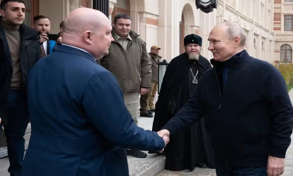 Putin Reaches Ukraine: रूस के राष्ट्रपति व्लादिमिर पुतिन का यूक्रेन के क्रीमिया और मारियुपोल का दौरा, जानिए इसका मतलब