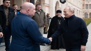 Putin Reaches Ukraine: रूस के राष्ट्रपति व्लादिमिर पुतिन का यूक्रेन के क्रीमिया और मारियुपोल का दौरा, जानिए इसका मतलब