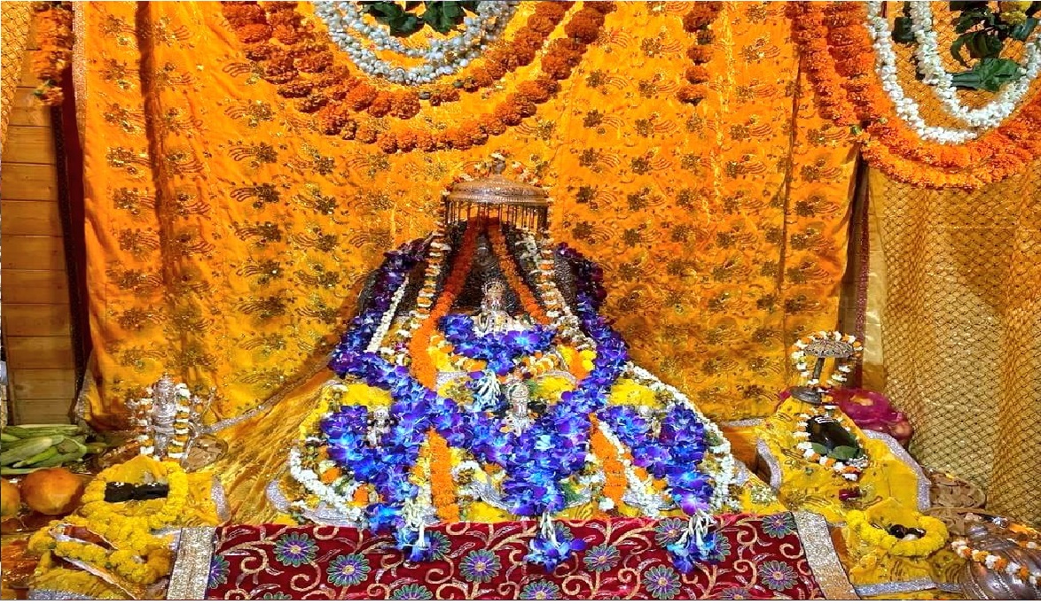 Ram Navami 2023:  रामनवमी पर फूलों से सजा राम लला का अस्थायी मंदिर, प्रभु की झलक देखने के लिए बेताब दिखे श्रद्धालु