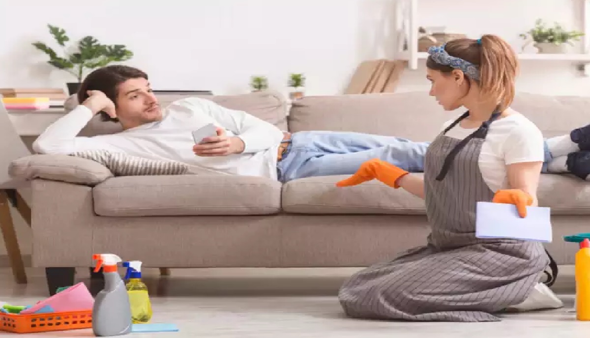 अनसुनी कहानियां: पति अगर नहीं बटाते हैं घर के कामों में हाथ तो ये हो सकते हैं बड़े कारण, ऐसे डाले आदत