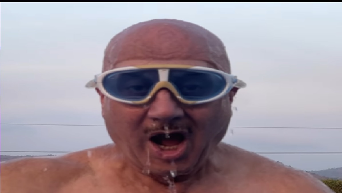 Anupam Kher: तैराकी का आनंद लेते हुए अनुपम खेर ने वीडियो किया शेयर, लोगों ने जमकर की तारीफ