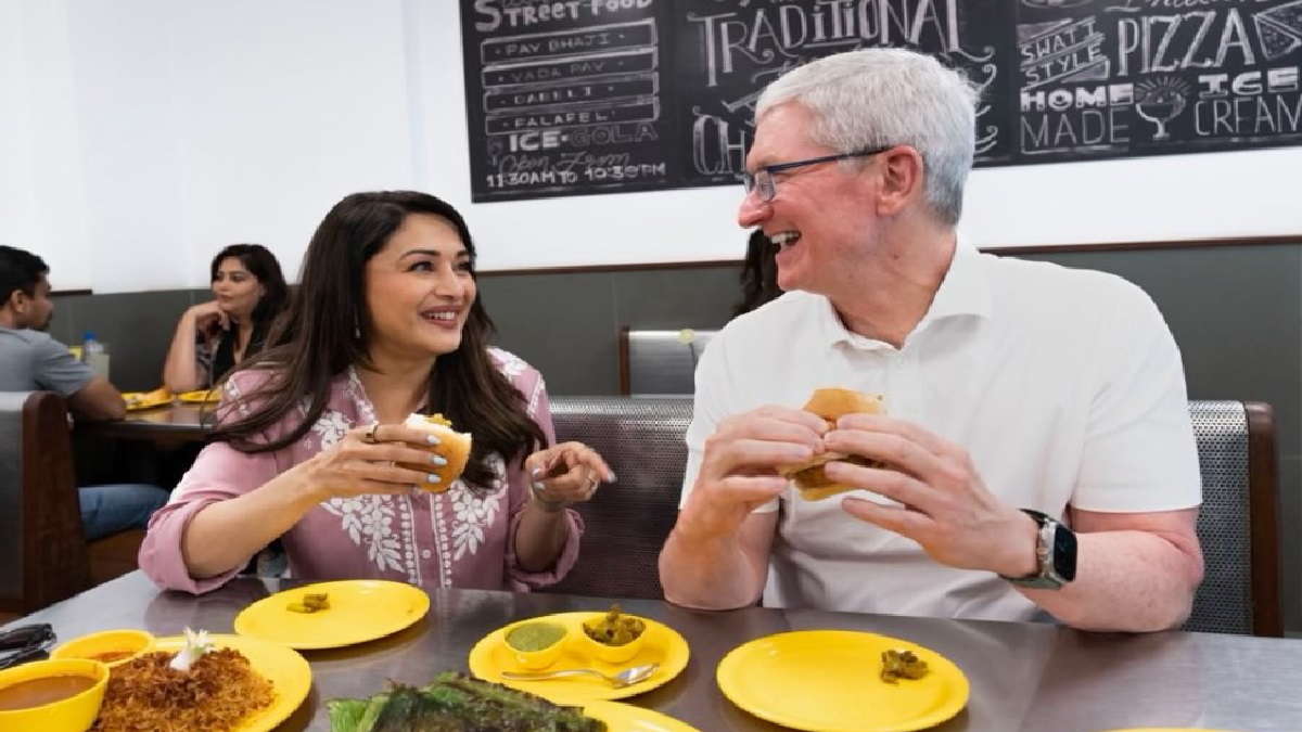 Tim Cook And Madhuri Dixit:  माधुरी दीक्षित ने एप्पल के CEO को चखाया मुंबई का स्वाद, खुश होकर Tim ने कहा- ये टेस्टी था…