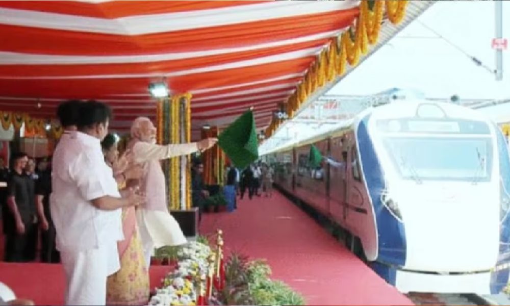 Vande Bharat Express: पीएम मोदी का देशवासियों को बड़ा तोहफा, दो वंदे भारत ट्रेन को दिखाई हरी झंडी, जानें रूट, किराया और टाइमिंग