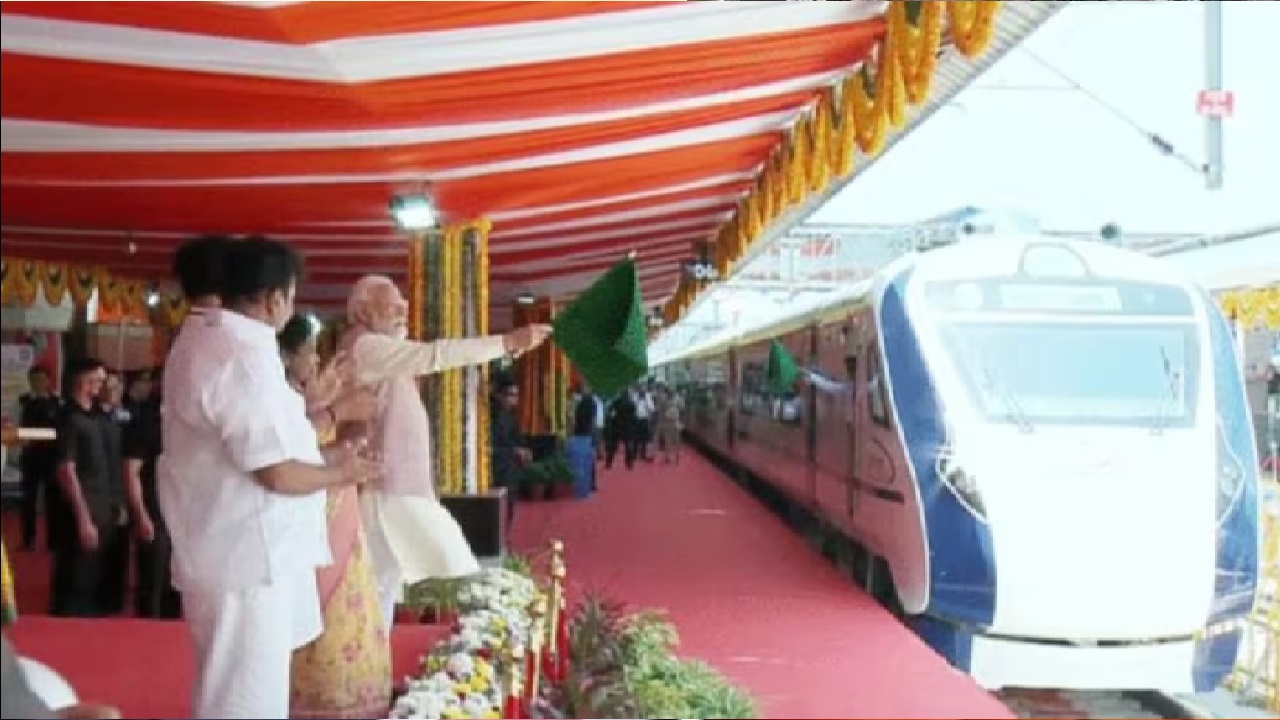 Vande Bharat Express: पीएम मोदी का देशवासियों को बड़ा तोहफा, दो वंदे भारत ट्रेन को दिखाई हरी झंडी, जानें रूट, किराया और टाइमिंग