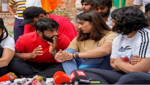 Jantar Mantar Wrestlers Protest: बृजभूषण सिंह के खिलाफ धरना दे रहे पहलवानों की अब SC नहीं सुनेगा अर्जी, मजिस्ट्रेट या हाईकोर्ट के पास जाने को कहा