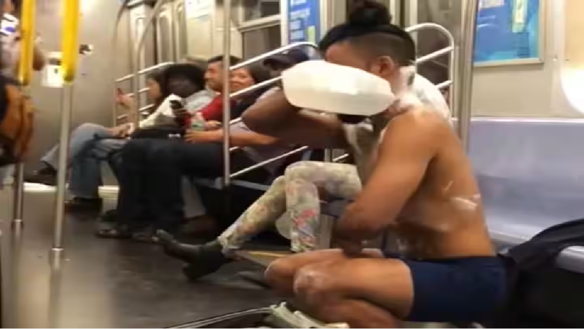 New York subway Bathing Video
