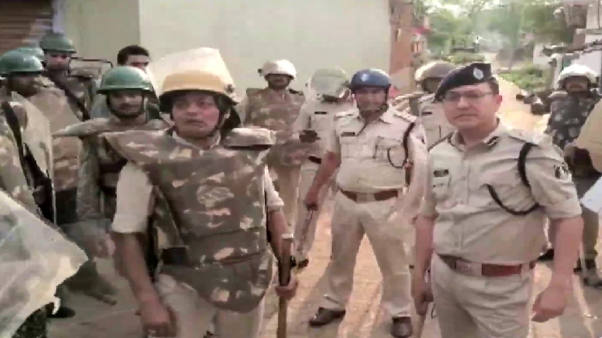 Chattisgarh Communal Violence: कांग्रेस शासित छत्तीसगढ़ में सांप्रदायिक हिंसा, 1 की मौत और पुलिसवालों समेत कई घायल, 11 गिरफ्तार