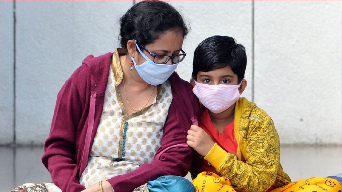 Noida Coronavirus Guidelines: नोएडा में मास्क लगाना हुआ अनिवार्य, कोरोना के बढ़ते मामलों ने बढ़ाई टेंशन, तो लेना पड़ा ऐसा फैसला