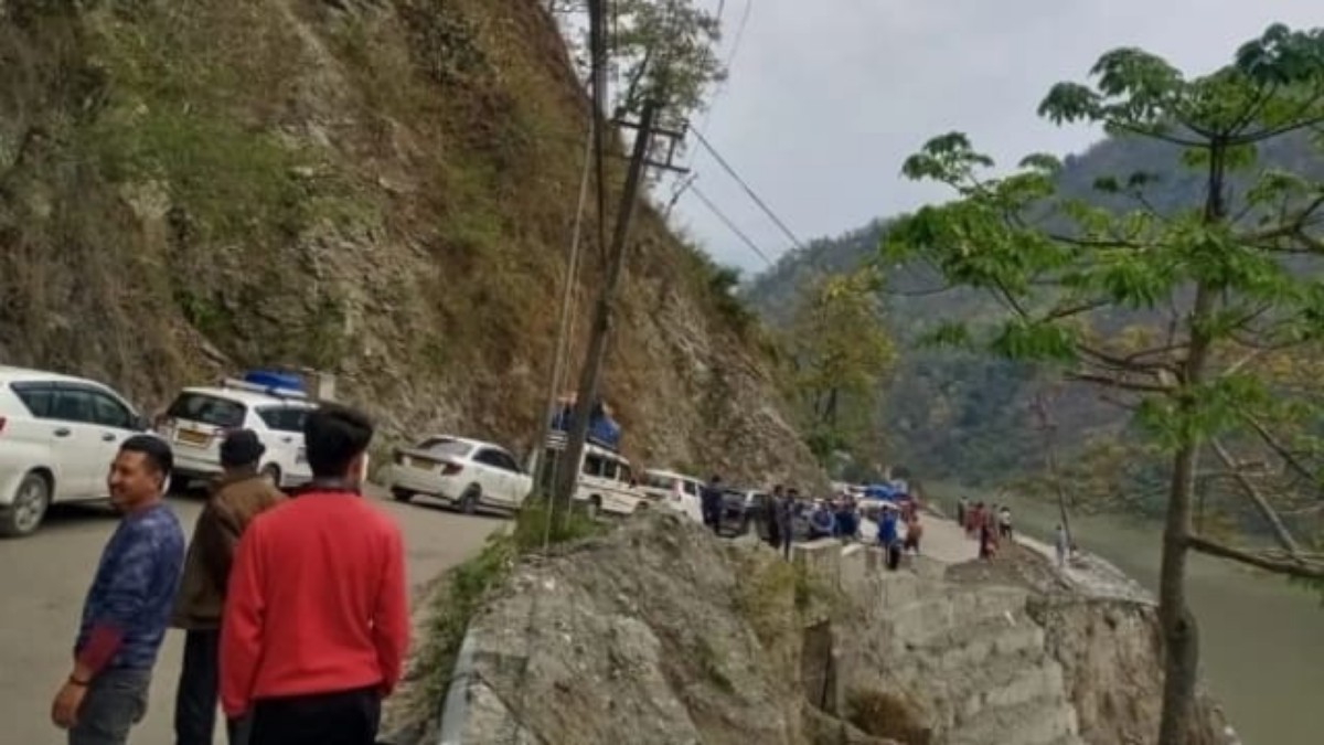 Sikkim : सिक्किम में अनियंत्रित हुआ सेना का ट्रक सीधे तीस्ता नदी में जा गिरा, ड्राइवर जवान गायब