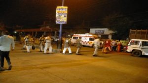 MP News : हिंदू युवकों के मुस्लिम युवती के साथ घूमने पर खंडवा में मचा बवाल, थाने में हुआ पथराव, इलाके में फैला तनाव