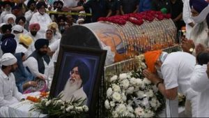 Prakash Singh Badal: पंजाब के पूर्व मुख्यमंत्री प्रकाश सिंह बादल के निधन पर PM मोदी ने दी अंतिम श्रद्धांजलि, कभी छूते थे उनके पैर