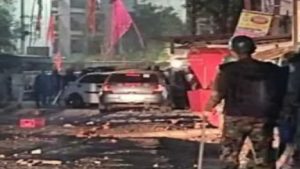 Communal Violence: झारखंड के जमशेदपुर में सांप्रदायिक हिंसा, पुलिस की हवाई फायरिंग के बावजूद पथराव और आगजनी, 50 गिरफ्तार
