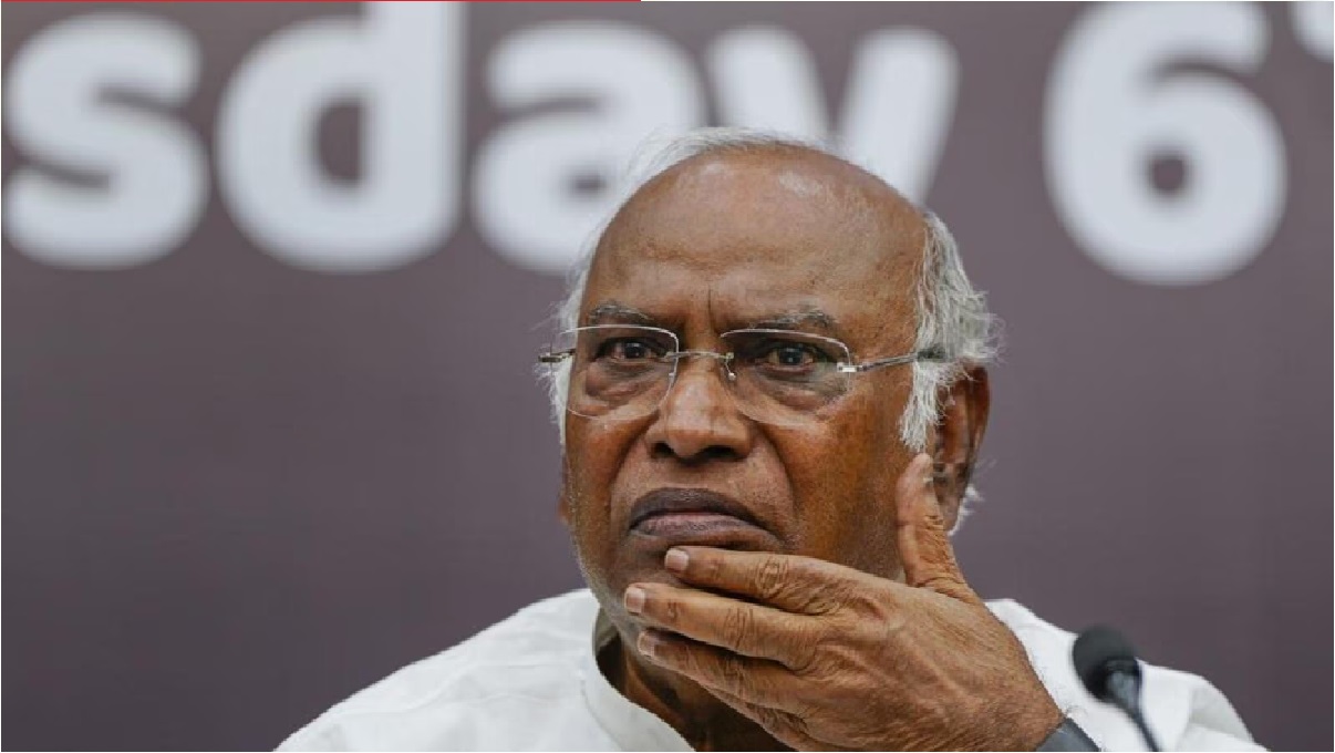 Karnataka: कर्नाटक के सीएम का नाम आज तय कर सकती है कांग्रेस, विधायकों ने दी है मल्लिकार्जुन खरगे को जिम्मेदारी