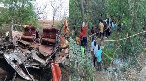Pune: अनियंत्रित होकर खाई में गिरी यात्रियों से भरी बस, 13 लोगों की मौत